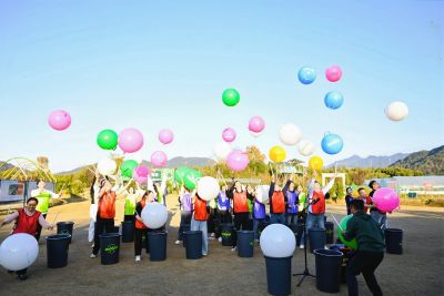 奔向蓝天白云，聚力有你有我！